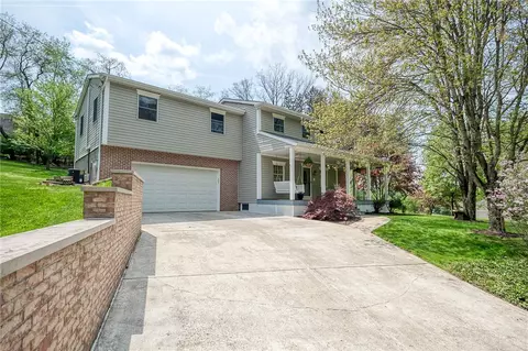 140 Maple Dr, Warrendale, PA 15086 photo 2