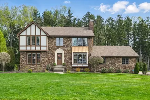 1058 Rimrock Rd, Greensburg, PA 15601