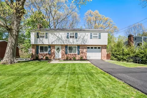 124 Skylark Dr, Glenshaw, PA 15116