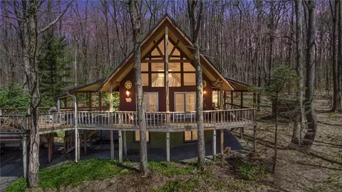 142 Juniper Ln, Rockwood, PA 15557