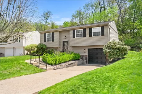 1033 Barnsley Dr, South Park, PA 15129