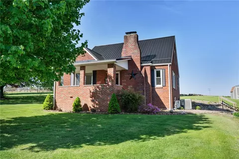 244 S Rebecca St, Saxonburg, PA 16056
