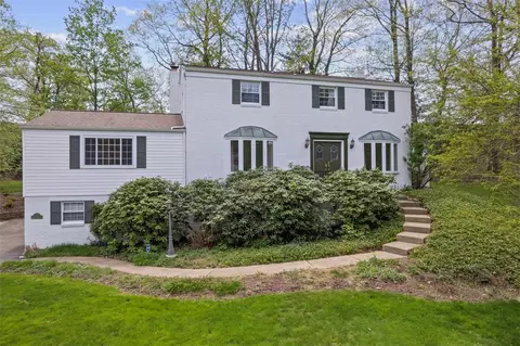 122 Greyfriar Dr, Pittsburgh, PA 15215