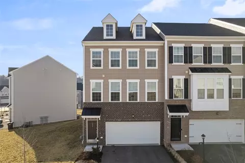 106 Sweetwater Dr, Coraopolis, PA 15108