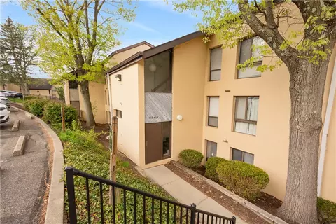 2034 Swallow Hill Rd #420, Pittsburgh, PA 15220