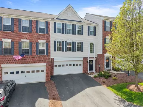 15 Abbeywood Ln #42B, Canonsburg, PA 15317