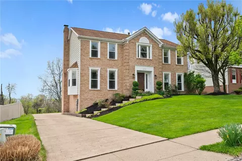 232 Bluestone Dr, Bethel Park, PA 15102