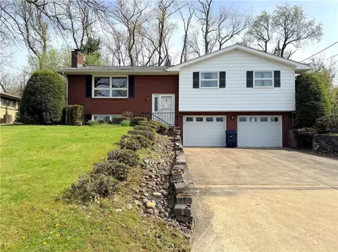 3 Sunbirch Dr, Jeannette, PA 15644