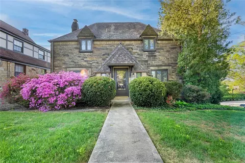 87 Vernon Dr, Pittsburgh, PA 15228