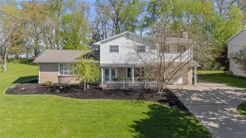 638 Morningstar Dr, Ellwood City, PA 16117