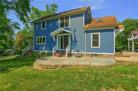 1060 Cherry Hill Rd, Ellwood City, PA 16117