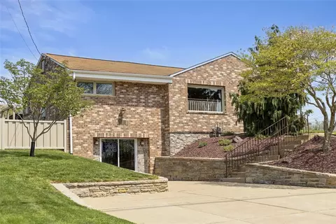 5583 Annetta Dr, Bethel Park, PA 15102
