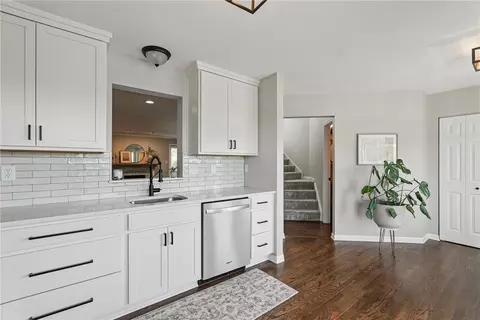 Kitchen - 417 Georgetown Ct, Seven Fields, PA 16046 photo 3 of 4