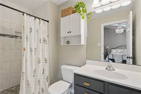Bath - 417 Georgetown Ct, Seven Fields, PA 16046 photo 2 of 3