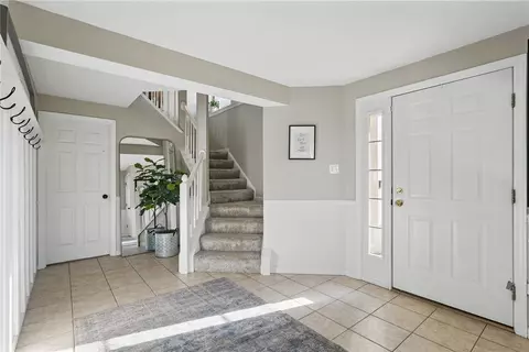 Entry Way - 417 Georgetown Ct, Seven Fields, PA 16046 photo 2 of 3