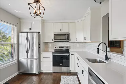 Kitchen - 417 Georgetown Ct, Seven Fields, PA 16046 photo 2 of 4