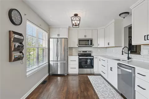 Kitchen - 417 Georgetown Ct, Seven Fields, PA 16046 photo 1 of 4