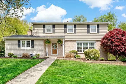 215 Woodview Dr, Beaver, PA 15009