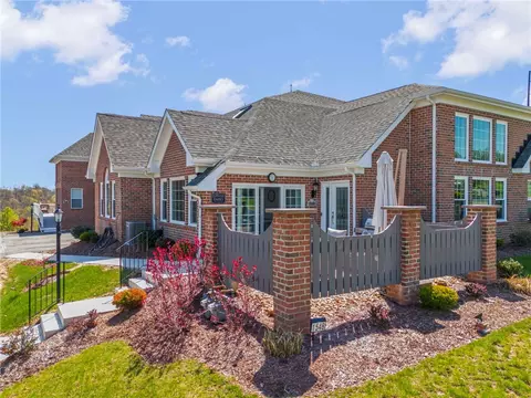 1548 Parkwood Pointe Dr, Crescent, PA 15046