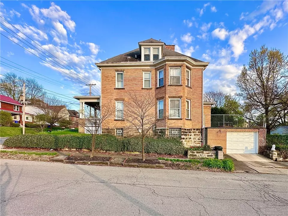 1102 E Washington St, New Castle, PA 16101 | MLS# 1699066 | 7 Photos ...