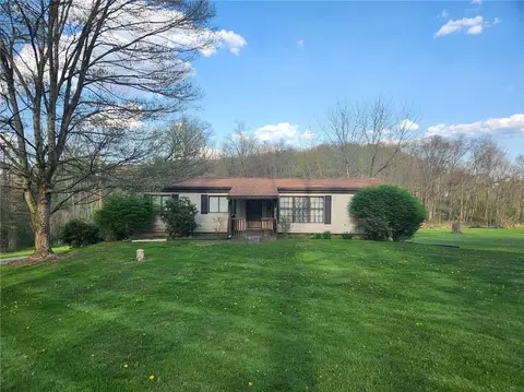 935 Rockdale Rd, Butler, PA 16002