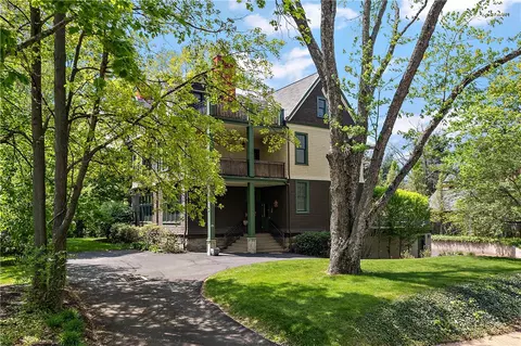 251 Elwick St #2, Sewickley, PA 15143
