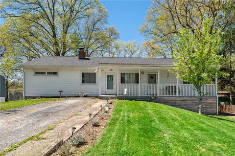 1073 Crest Dr, Crescent, PA 15046