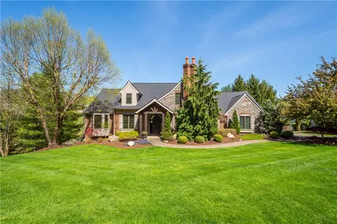 452 Ironwood Dr, Canonsburg, PA 15317