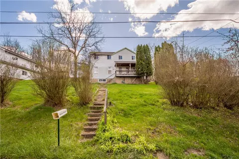 62 Ellview Rd, Scenery Hill, PA 15360
