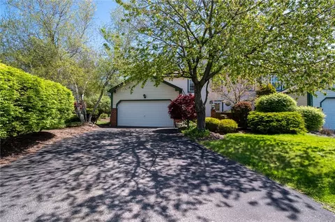 1437 Yorktown Dr, Lawrence, PA 15055