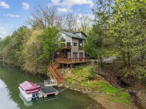 209 Claypoole Hill Rd, Ford City, PA 16226