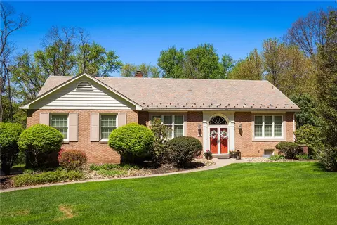 2650 Quail Hill Dr, Pittsburgh, PA 15241