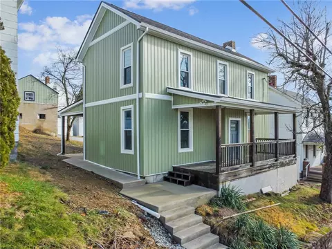 627 Spruce St, Irwin, PA 15642 photo 2