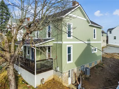 627 Spruce St, Irwin, PA 15642 photo 3