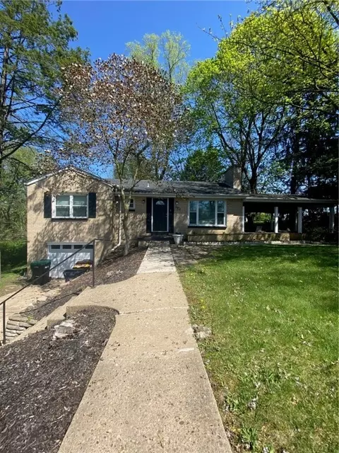 390 Southridge Dr, Pittsburgh, PA 15241