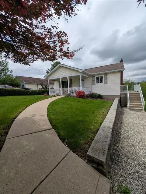 880 Northeast Dr, Irwin, PA 15642