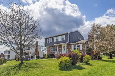 135 Rizzi Dr, Irwin, PA 15642