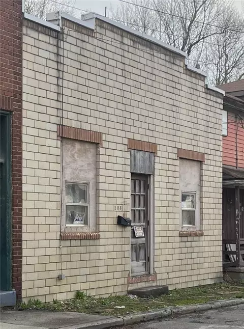 205 Kiski Ave, Apollo, PA 15613