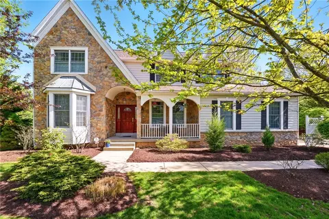 1065 S Lake Dr, Gibsonia, PA 15044