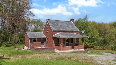 135 Erbes Ln, Mars, PA 16046