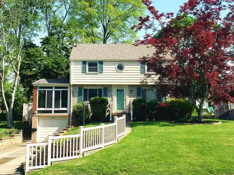 2507 Gaywood Dr, Pittsburgh, PA 15235
