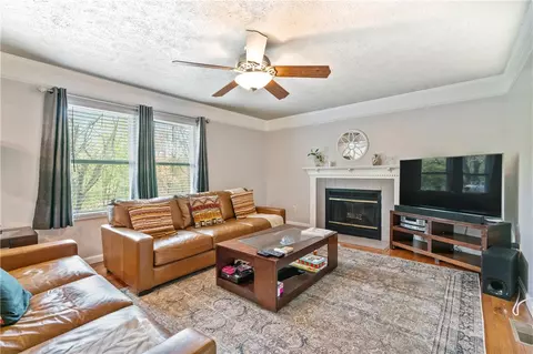 172 Dinwiddie Dr, New Kensington, PA 15068