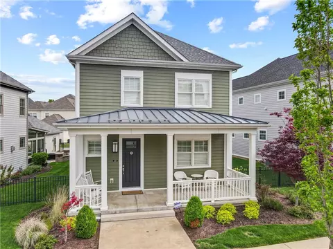 105 Riverfront St, Oakmont, PA 15139