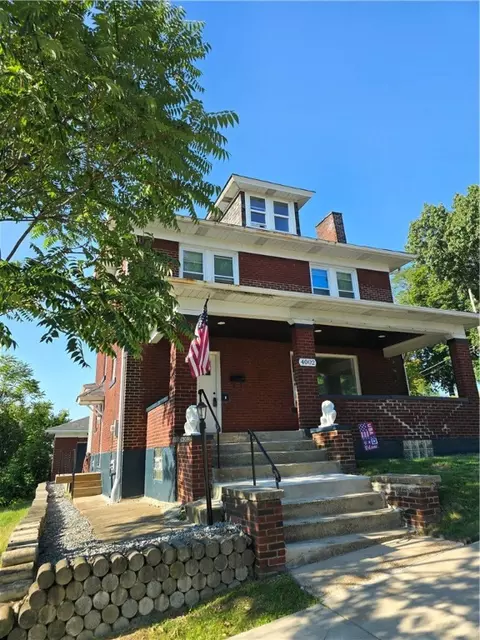 4002 Mcwhinney St, Homestead, PA 15120