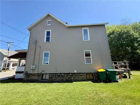 122 E 2nd Ave, Derry, PA 15627 photo 6