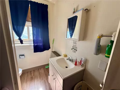 122 E 2nd Ave, Derry, PA 15627 photo 4