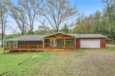 965 Rutledge Rd, Transfer, PA 16154