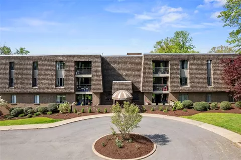 72 Linden Pl #22, Sewickley, PA 15143