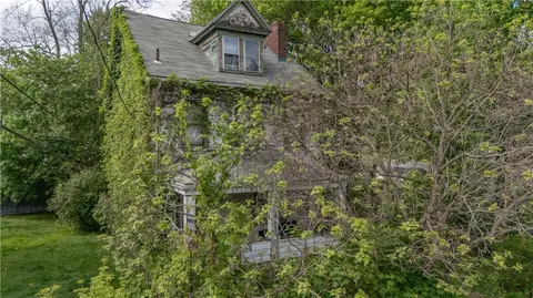 1235 Division Ave, Crescent, PA 15046