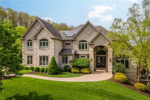 2207 Grandeur Dr, Gibsonia, PA 15044